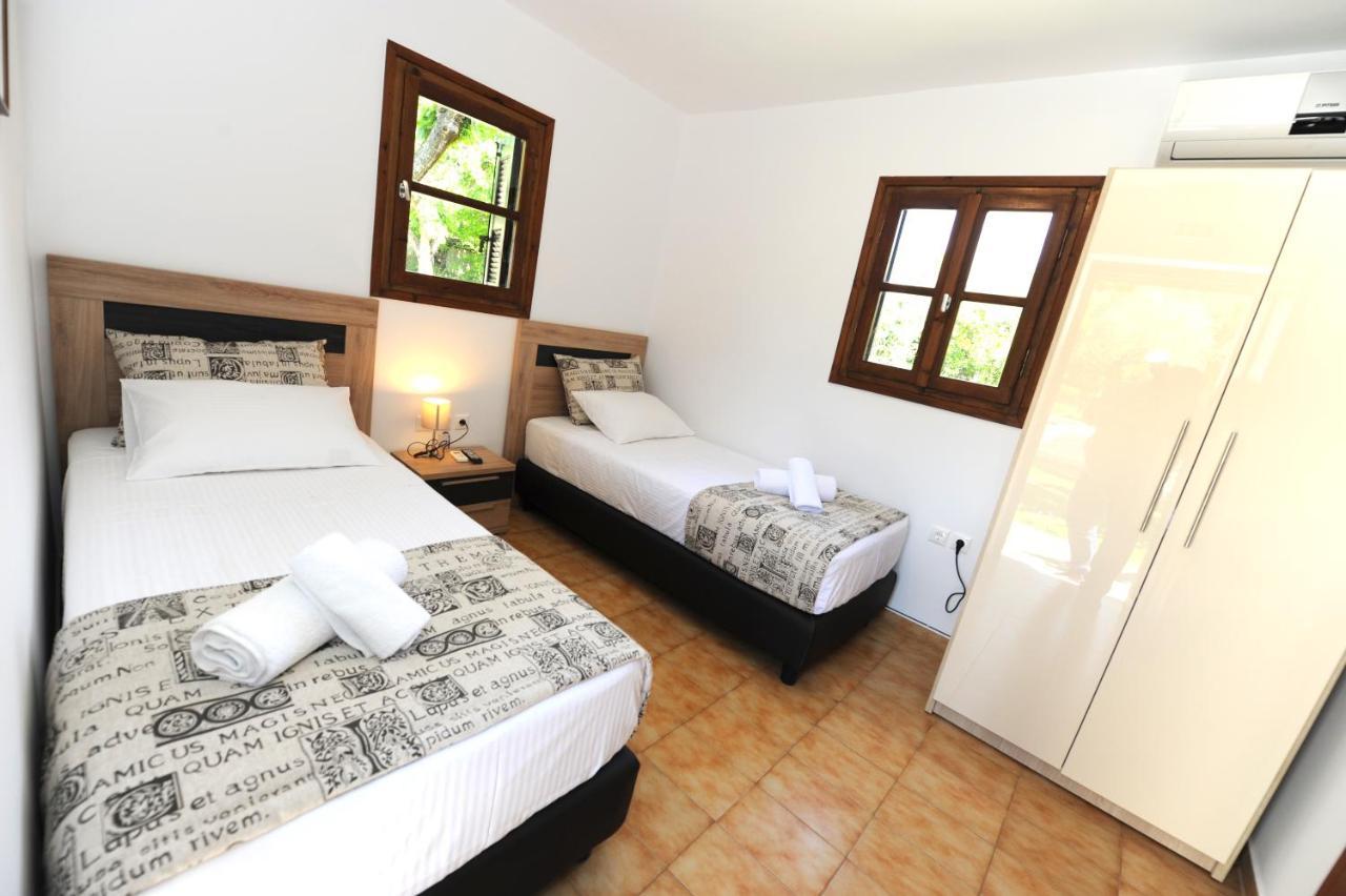 Castle View Bungalows Mystras Exterior foto
