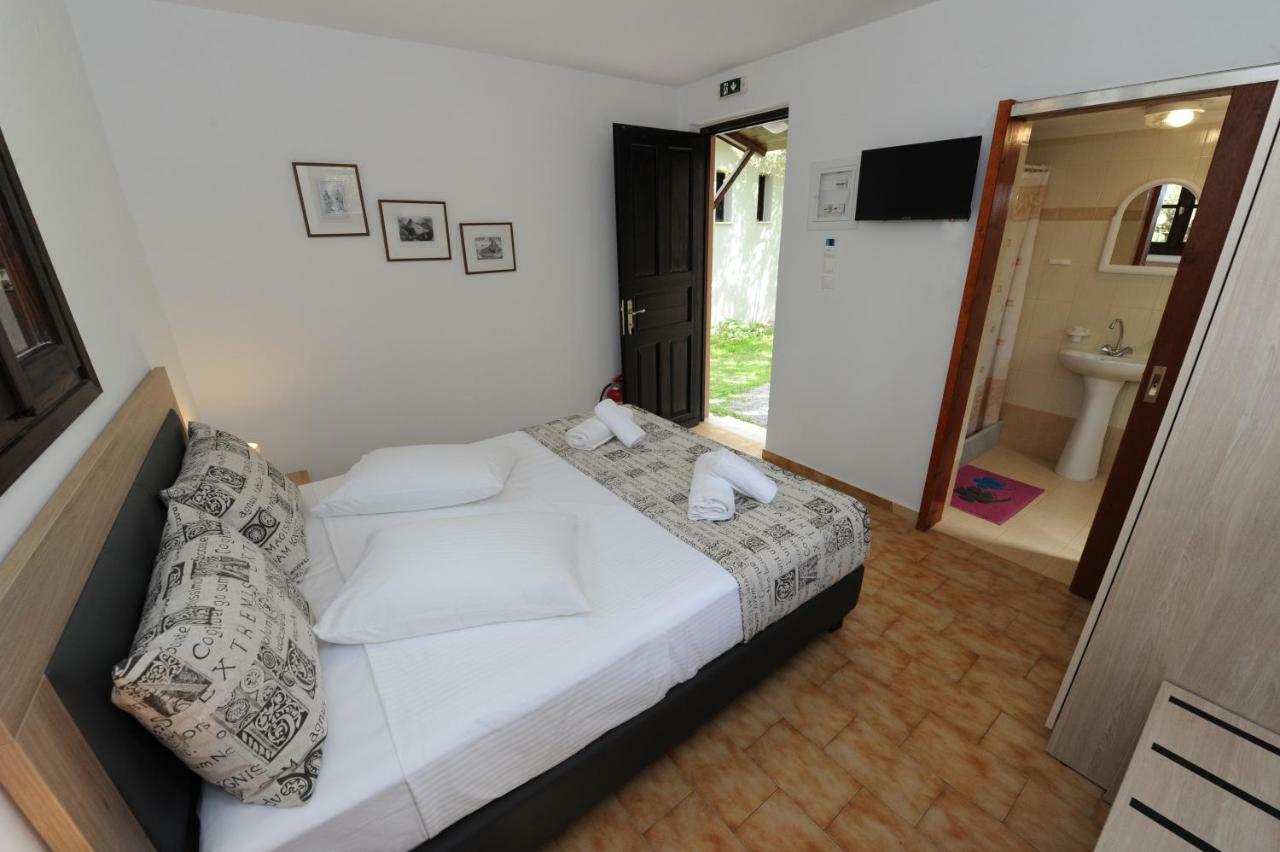 Castle View Bungalows Mystras Exterior foto